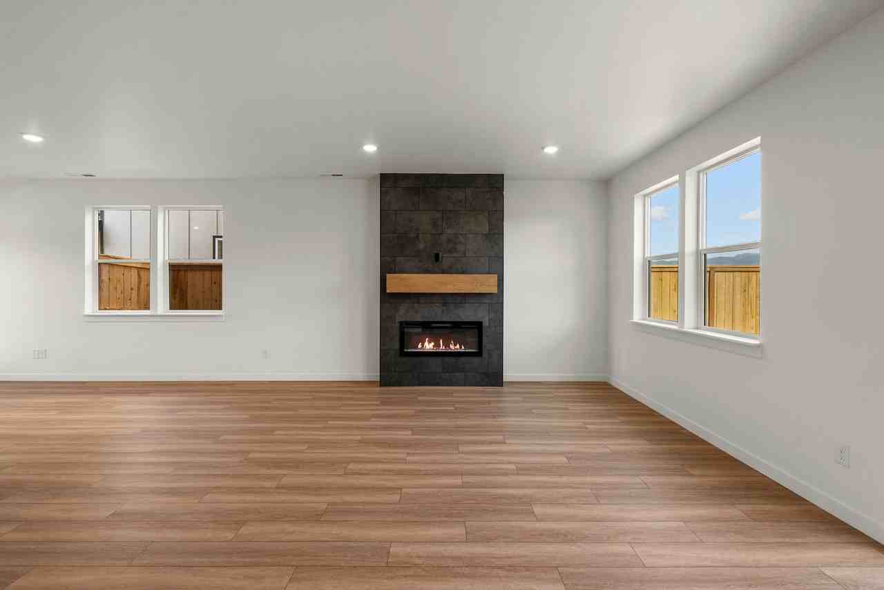828 Spaniel Ln - Photo 3 of 35