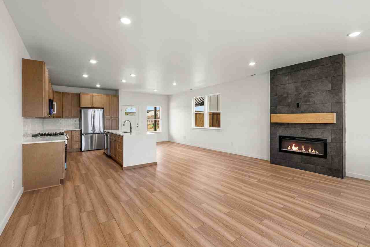828 Spaniel Ln - Photo 2 of 35