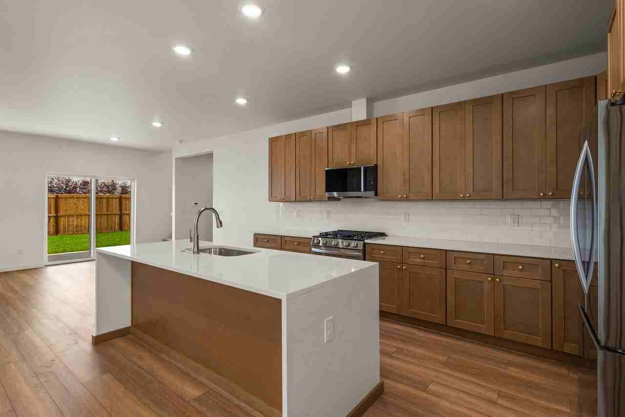 828 Spaniel Ln - Photo 5 of 35