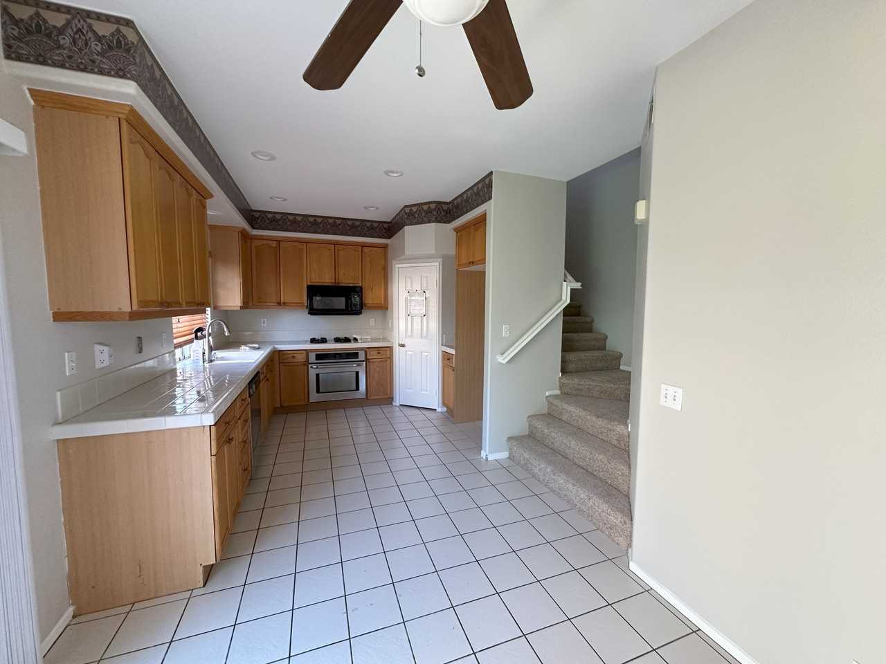 237 Spurwood Ln - Photo 3 of 10
