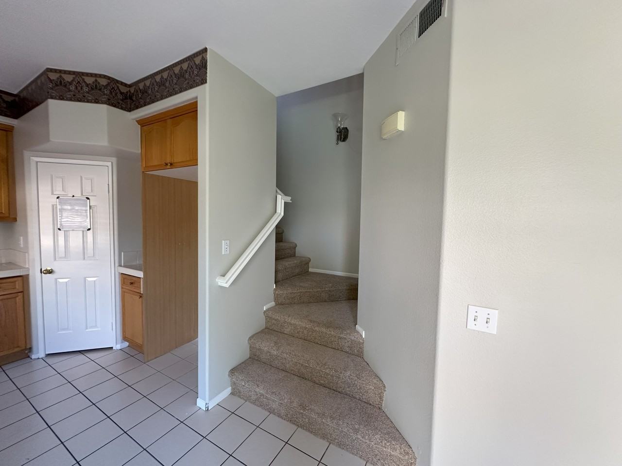 237 Spurwood Ln - Photo 4 of 10