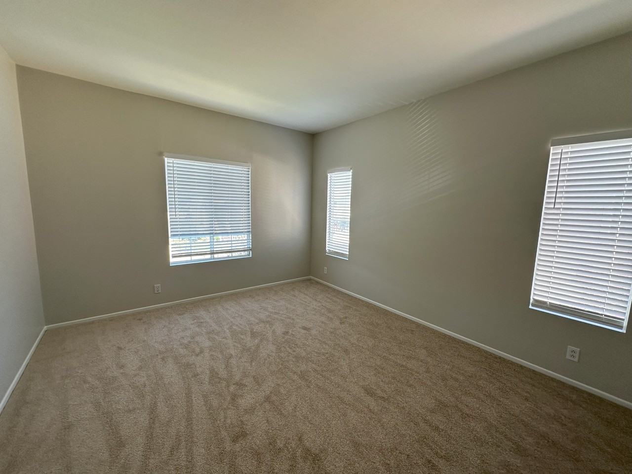 237 Spurwood Ln - Photo 7 of 10
