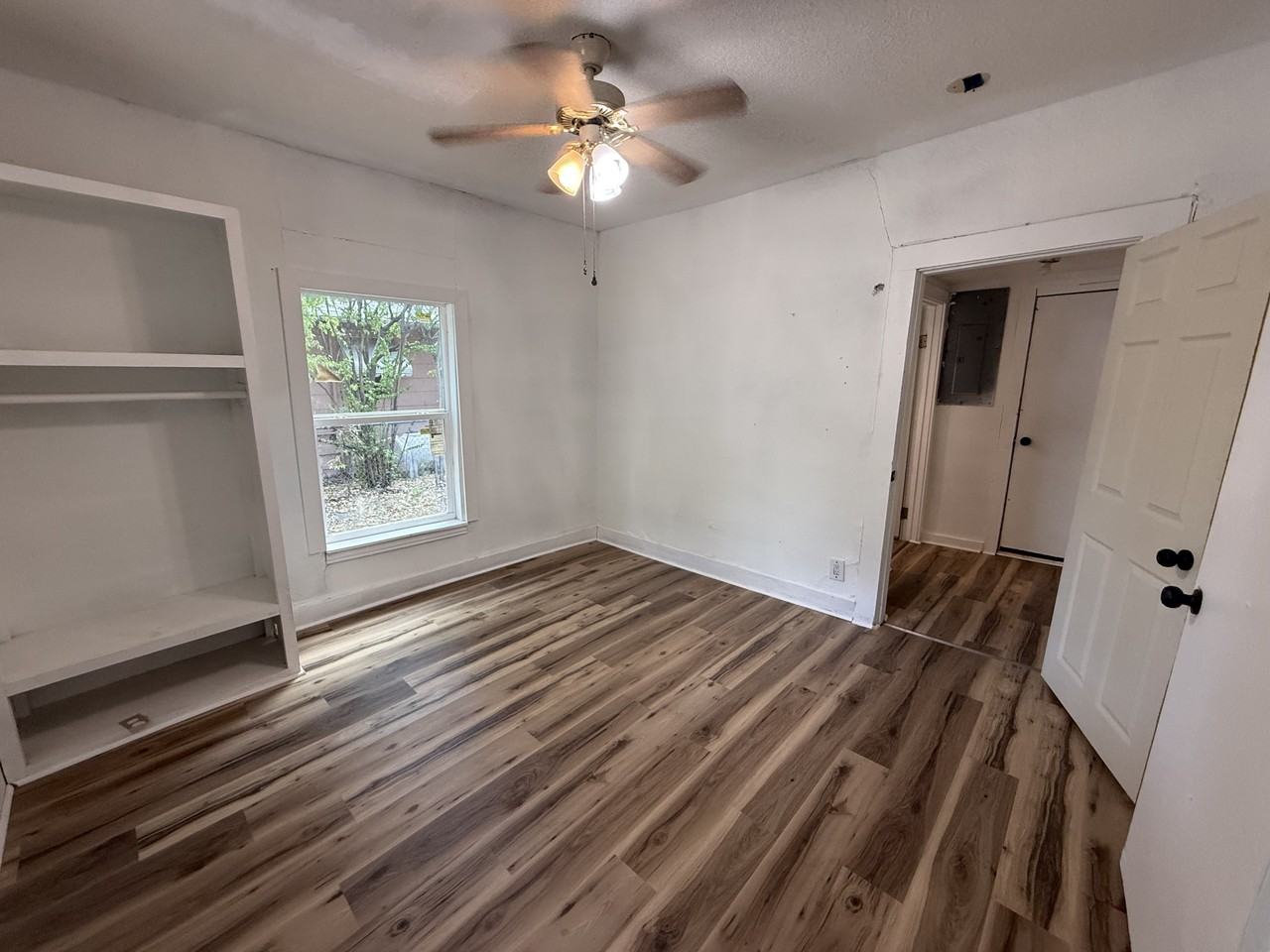 1221 N 8th St - Photo 4 of 12