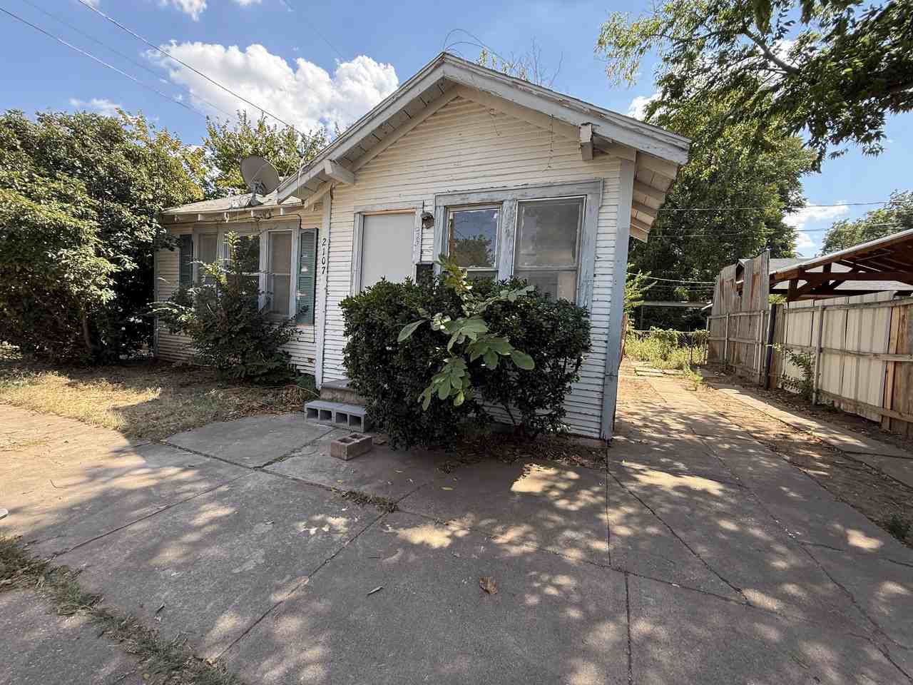 2107 Avenue I - Photo 3 of 14