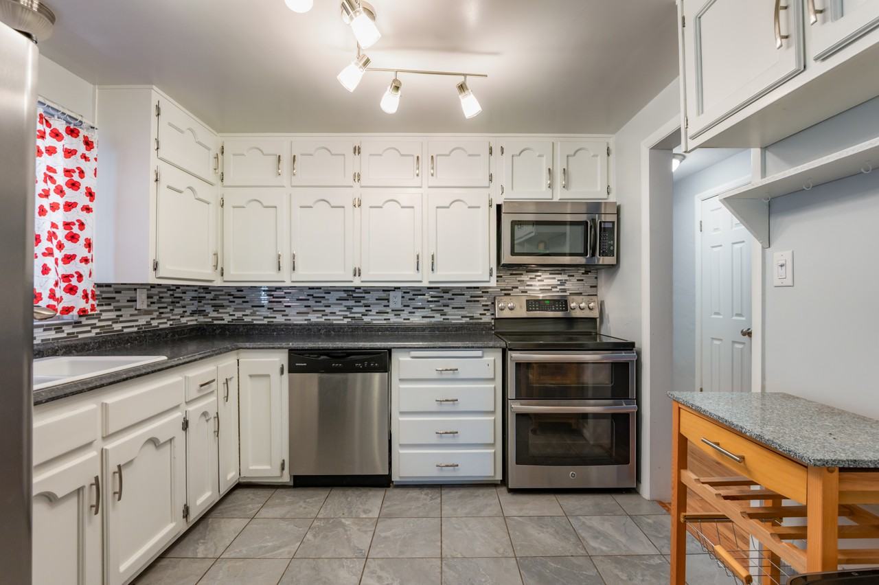 3112 California St Ne - Photo 5 of 14