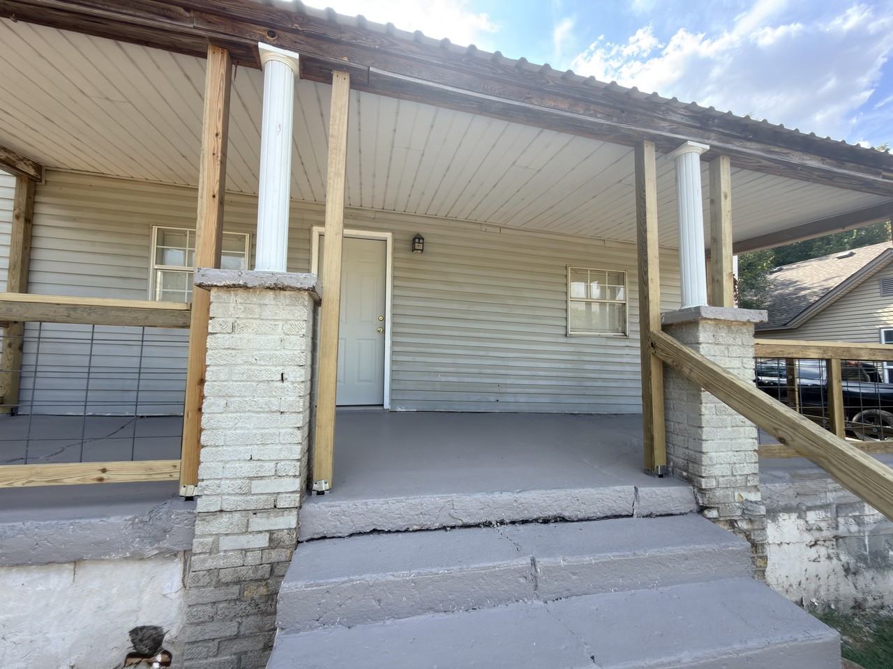 317 N Canadian Ave - Photo 2 of 11