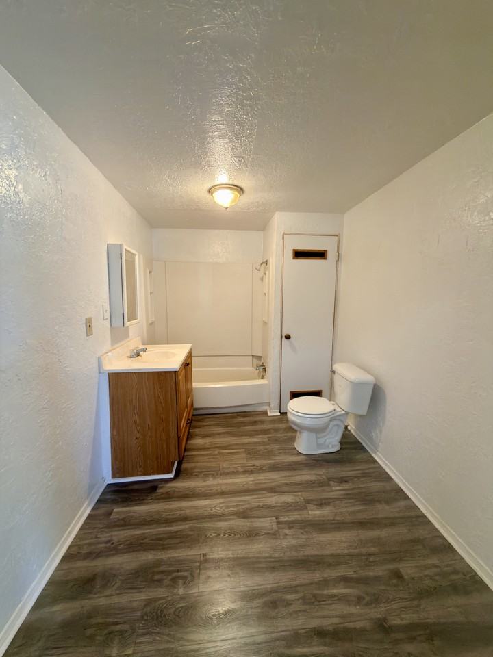 317 N Canadian Ave - Photo 6 of 11