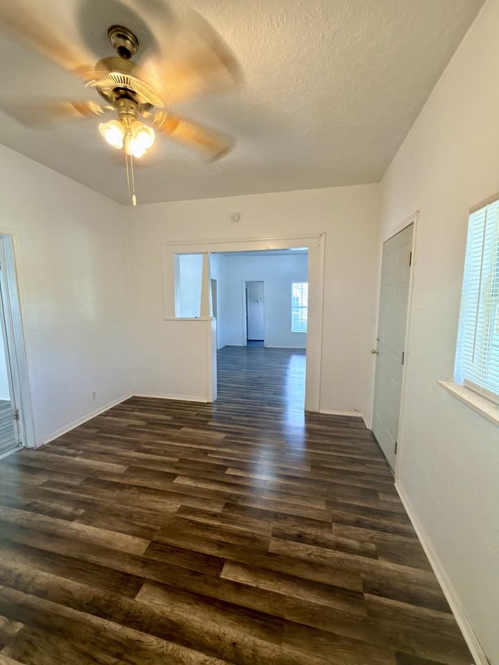 317 N Canadian Ave - Photo 7 of 11