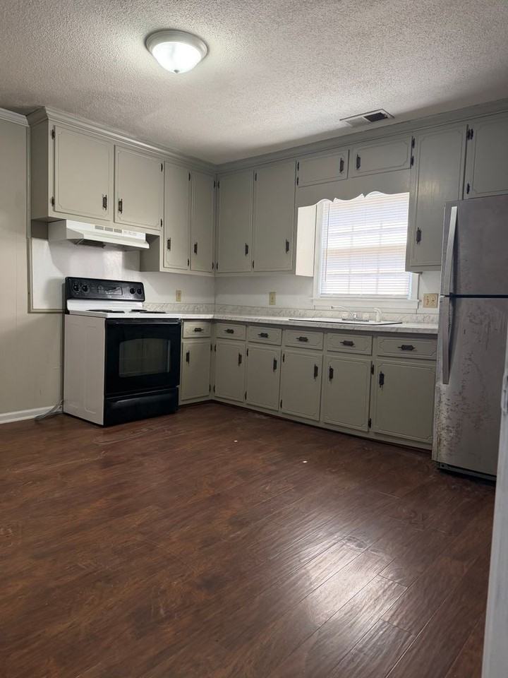 616 N 13th Ave - Photo 3 of 7