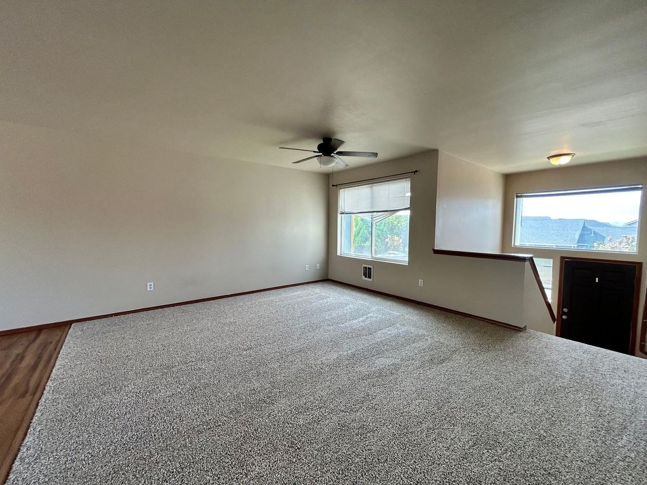 1911 W Peakview Dr - Photo 5 of 24
