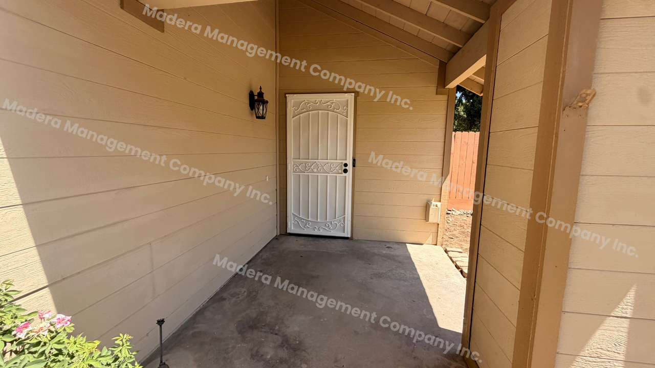 7728 N 8th St - Photo 5 of 31