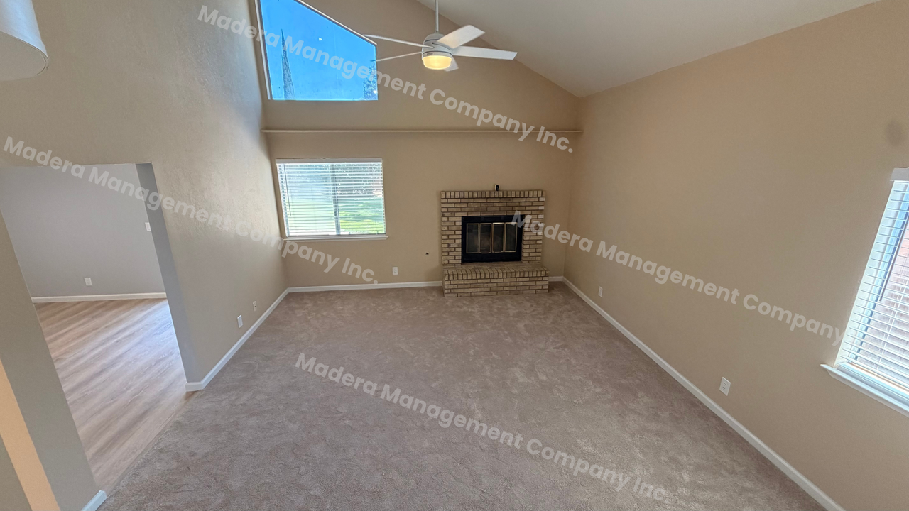 7728 N 8th St - Photo 6 of 31