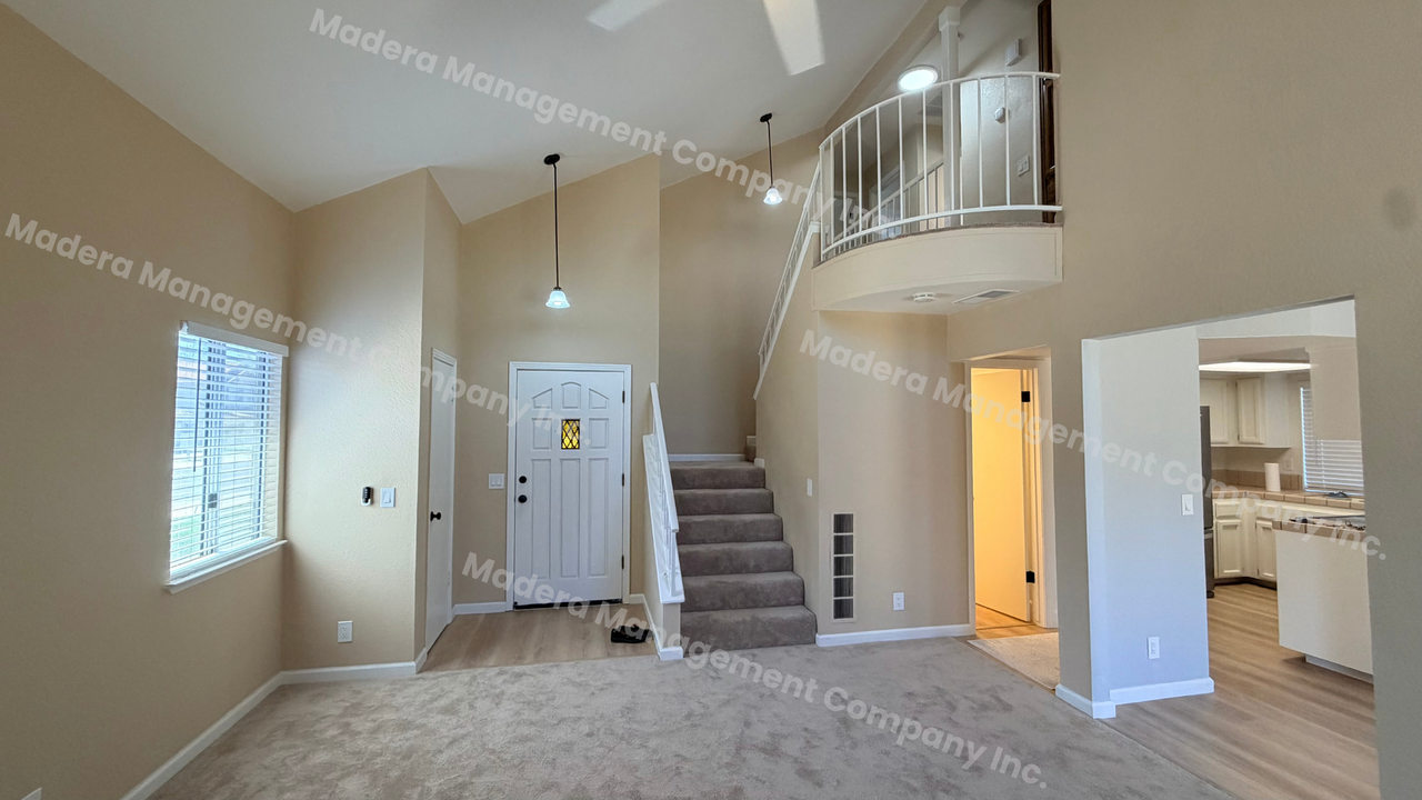 7728 N 8th St - Photo 7 of 31