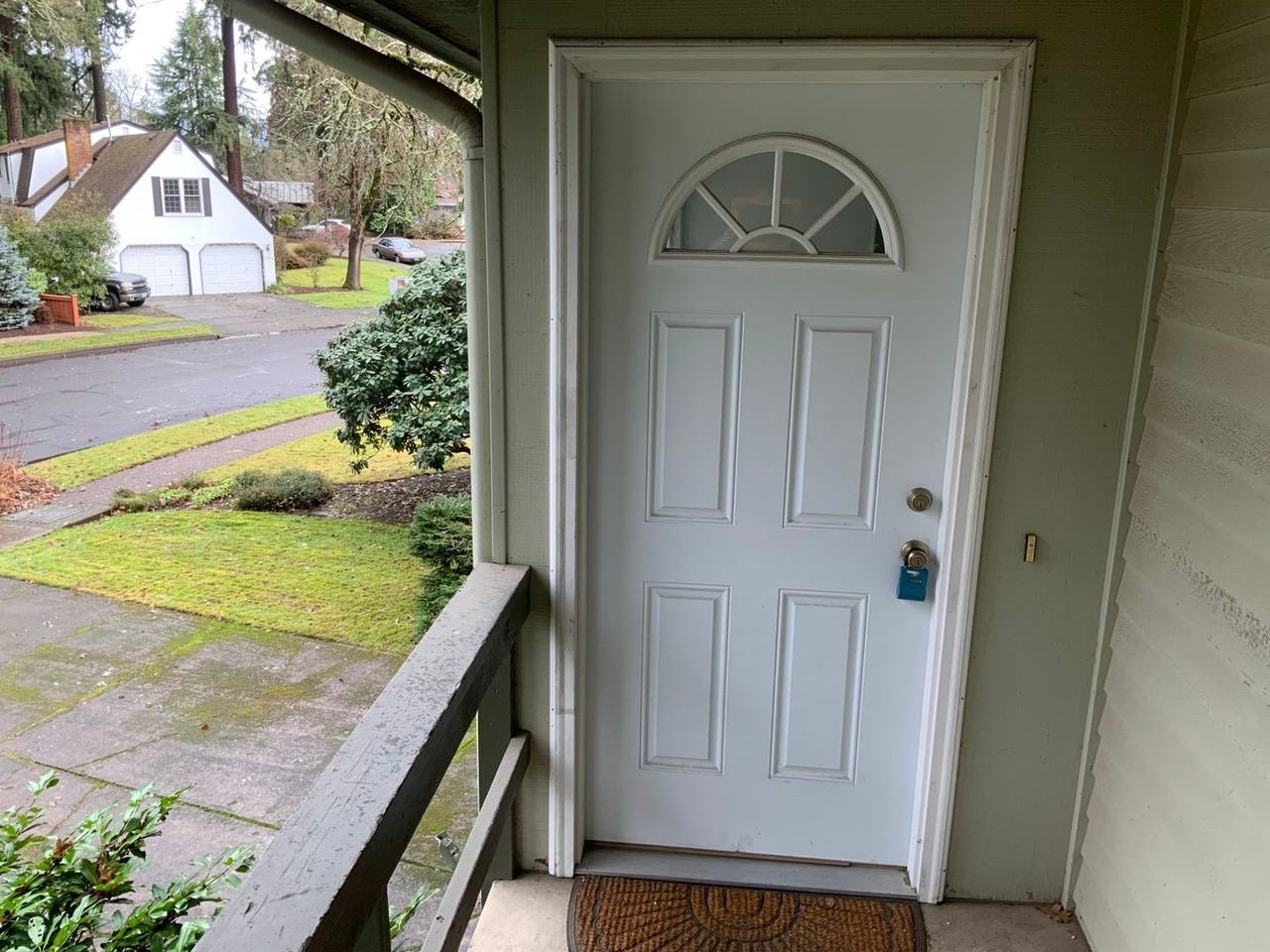 1410 Amberland Ave - Photo 3 of 34
