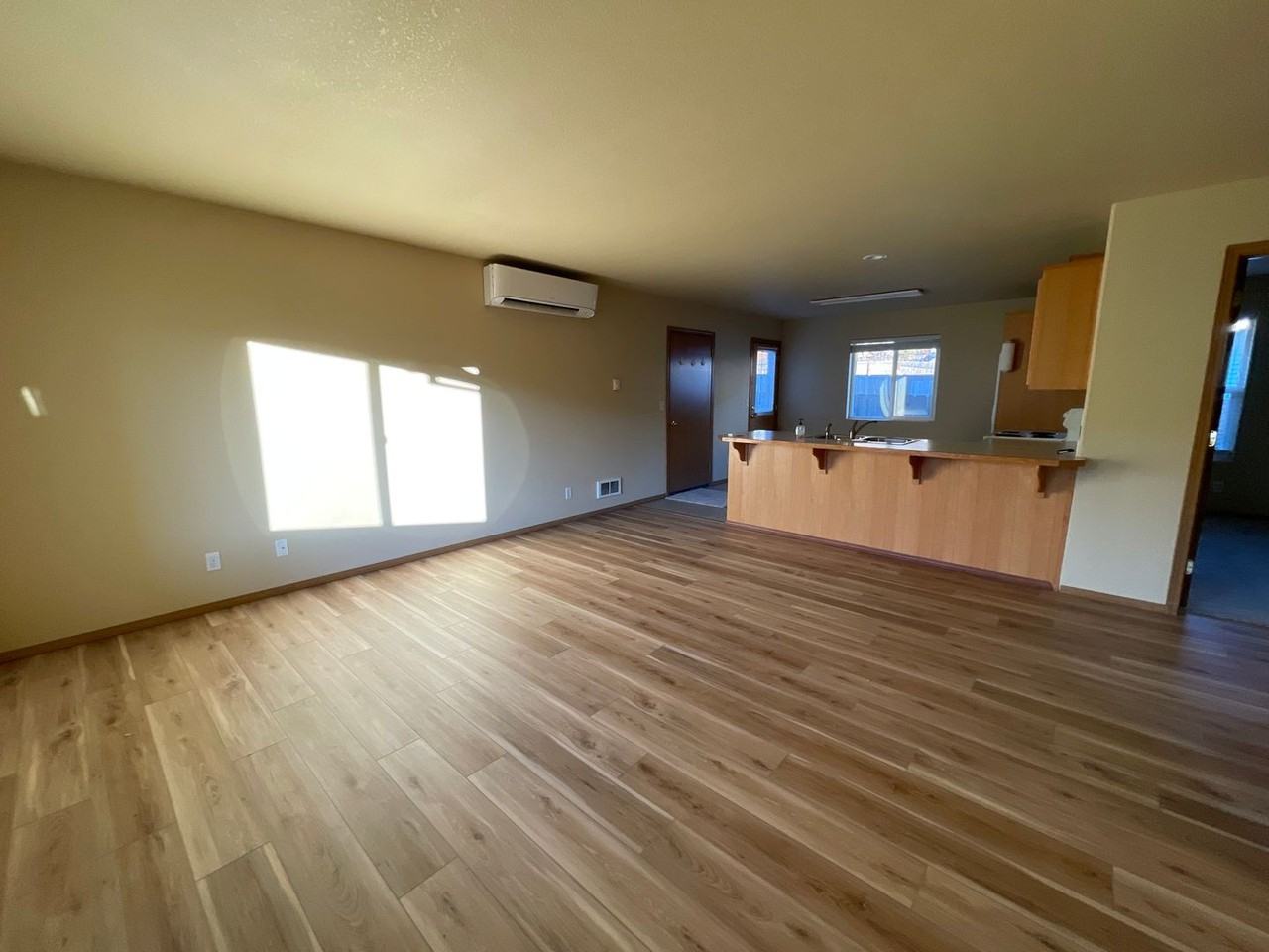 300 Currier Ave - Photo 4 of 13