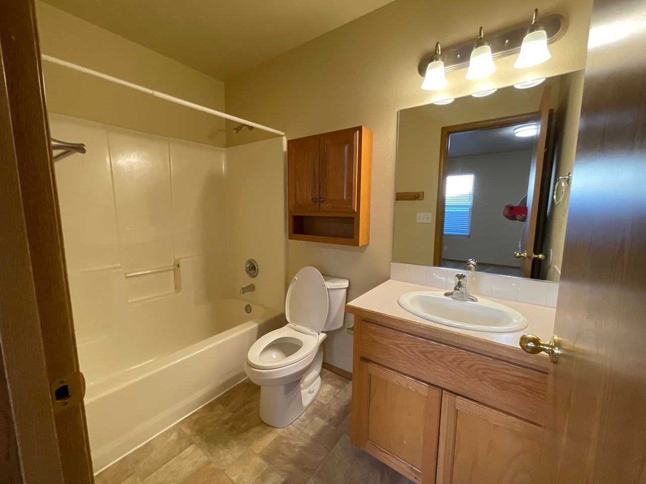 300 Currier Ave - Photo 5 of 13
