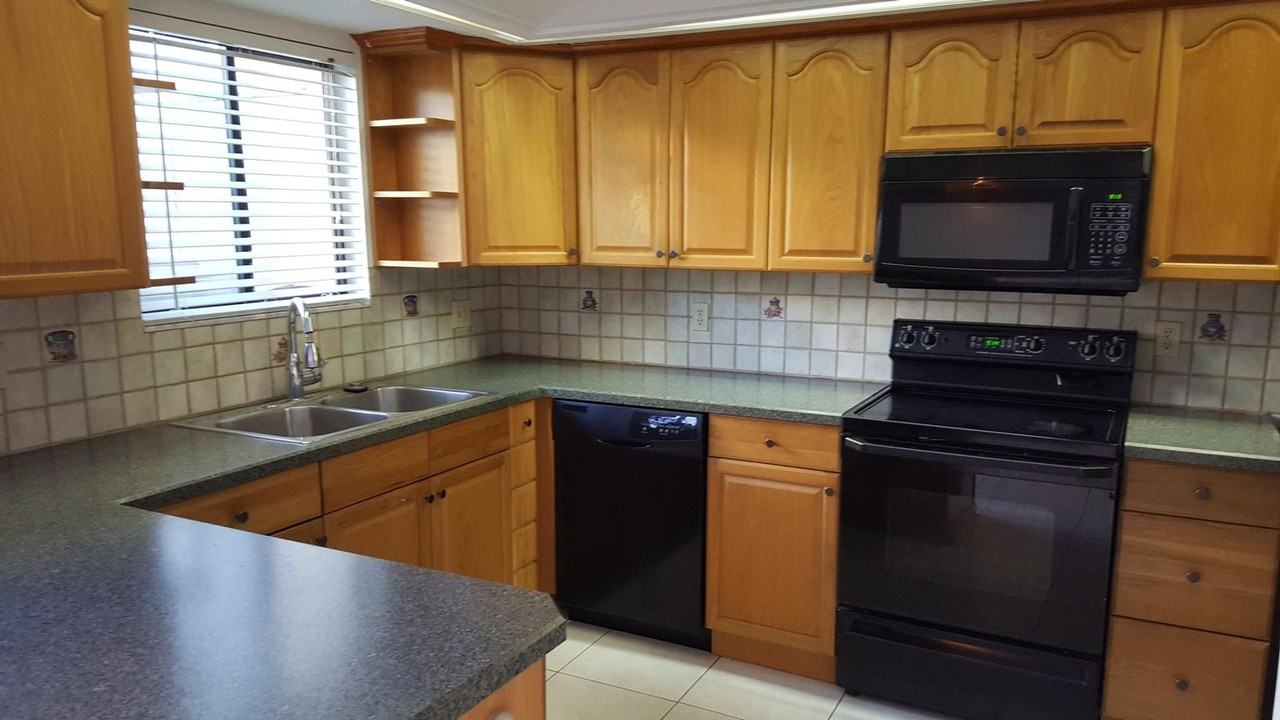 11868 Sturbridge Ln - Photo 3 of 7