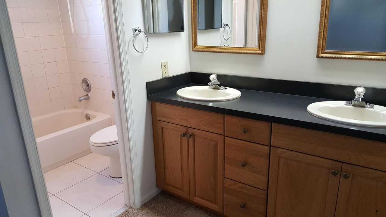 11868 Sturbridge Ln - Photo 4 of 7