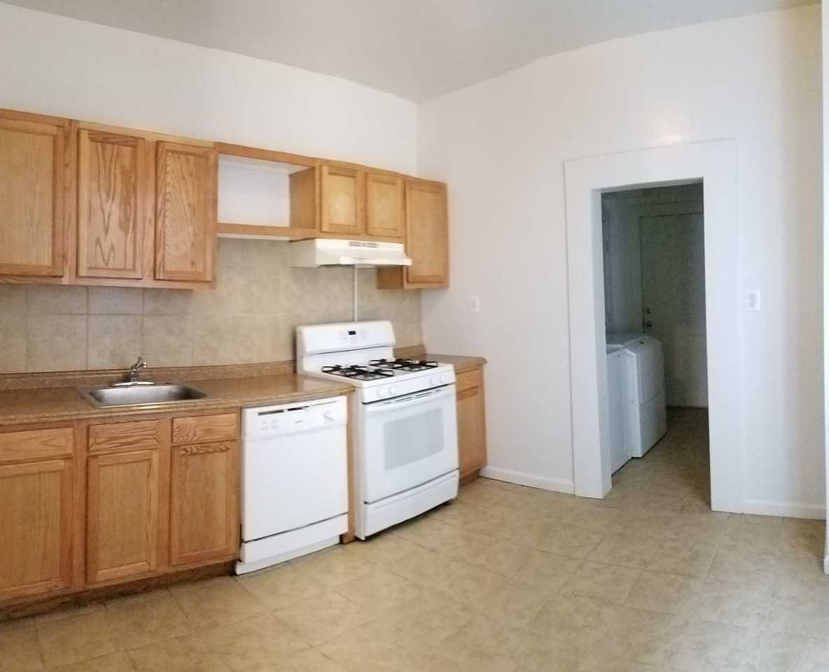 5346 Webster St - Photo 7 of 19