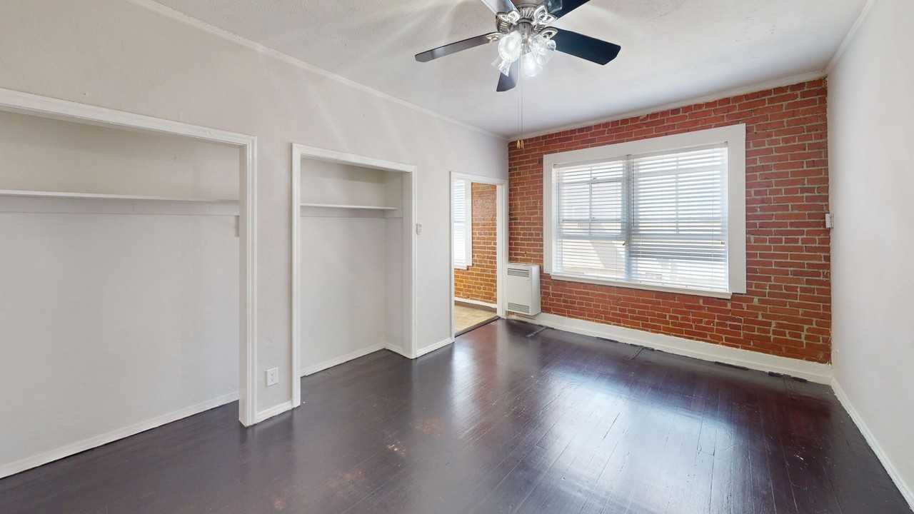 St. Andrews Apts...Charming Apartments...1920's Classic Brick..Newly Remodeled Building! CALL NOW! - Photo 5 of 8