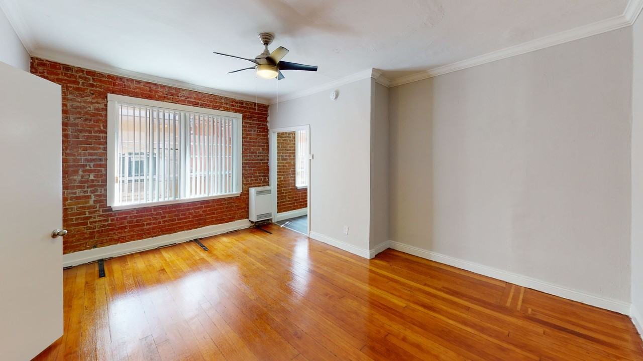 St. Andrews Apts...Charming Apartments...1920's Classic Brick..Newly Remodeled Building! CALL NOW! - Photo 7 of 8