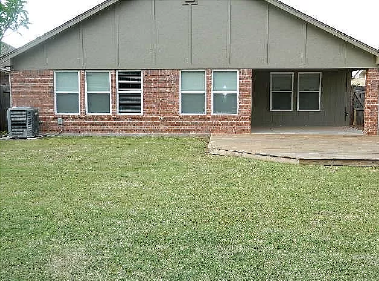 9537 Sw 24th Ter - Photo 3 of 14