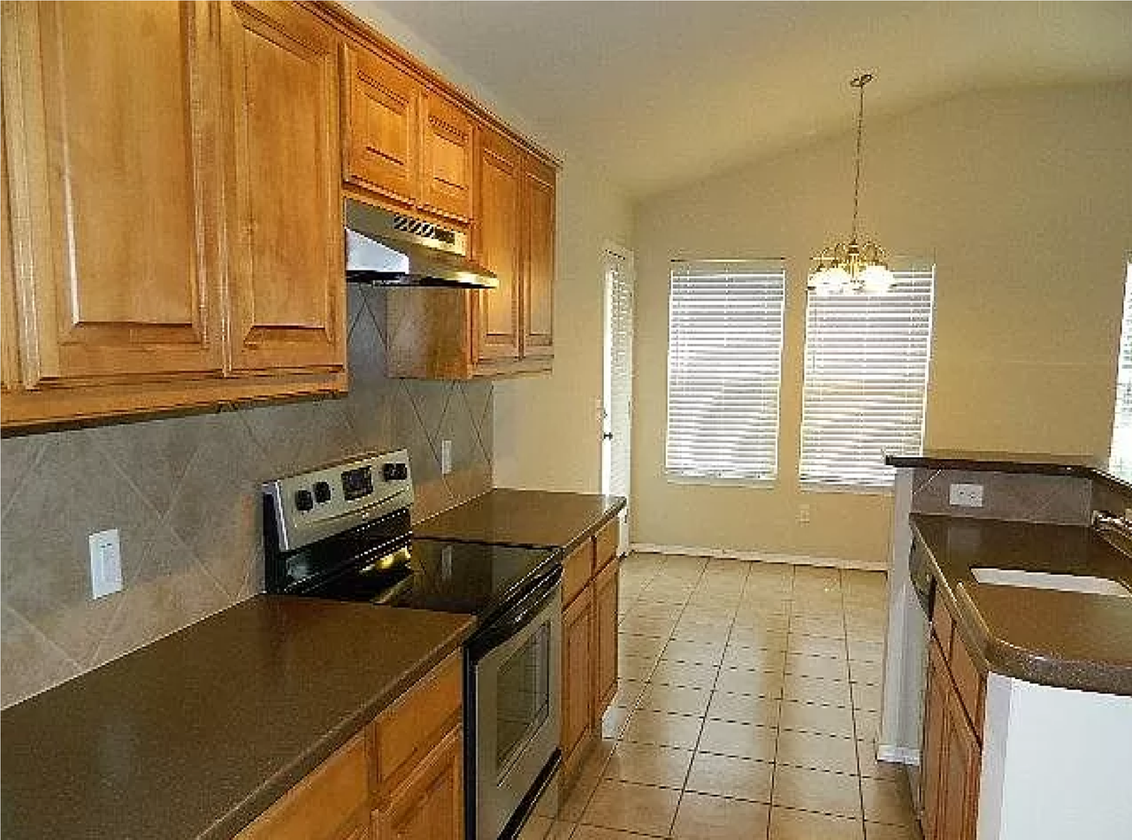 9537 Sw 24th Ter - Photo 5 of 14
