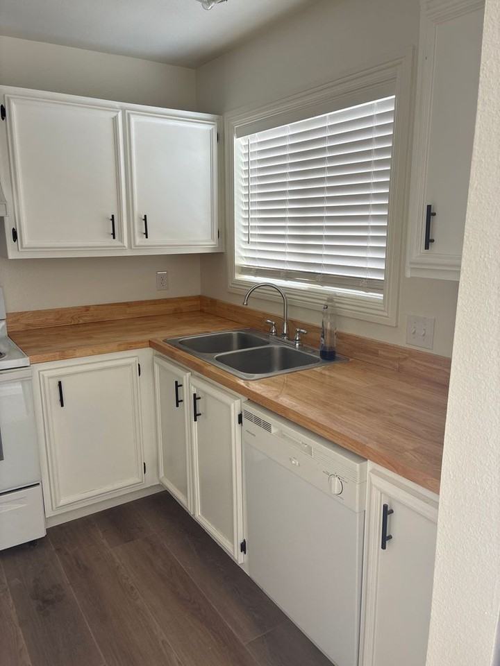 1316 Grande Blvd Se Apt F - Photo 3 of 10