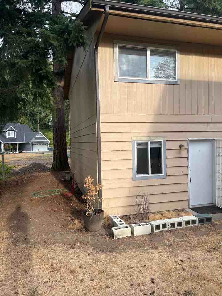 2507 1/2 B St - Photo 2 of 11