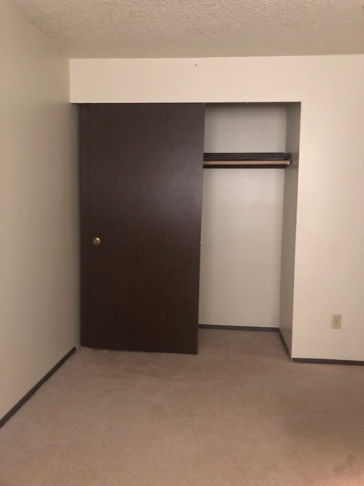 2507 1/2 B St - Photo 6 of 12