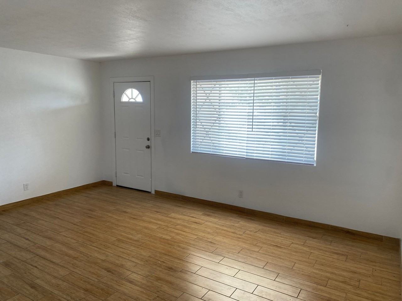 2344 W Echo Ln - Photo 6 of 25