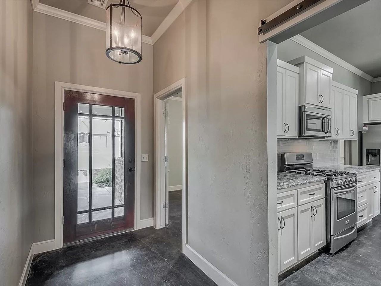 629 Martina Ln - Photo 4 of 32
