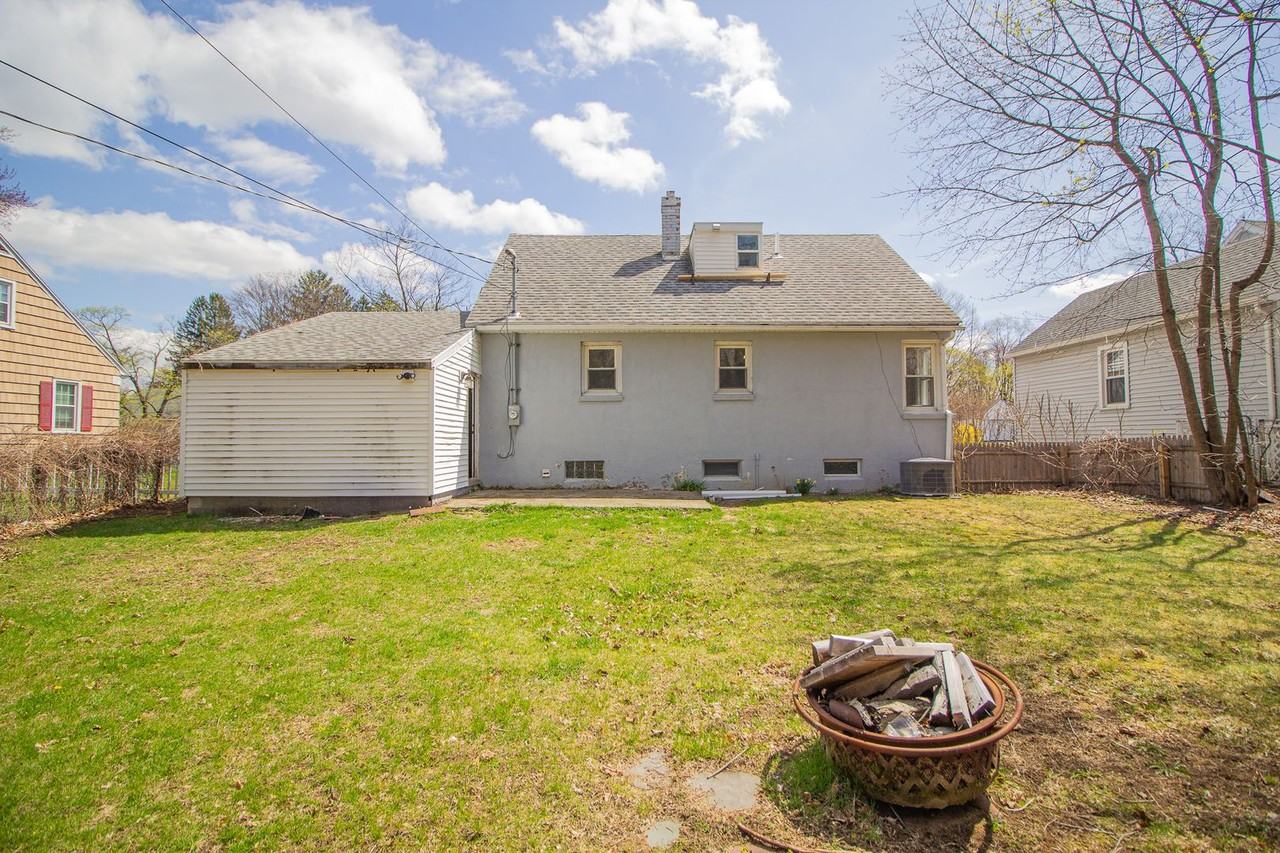 16 Swayze Dr - Photo 5 of 24
