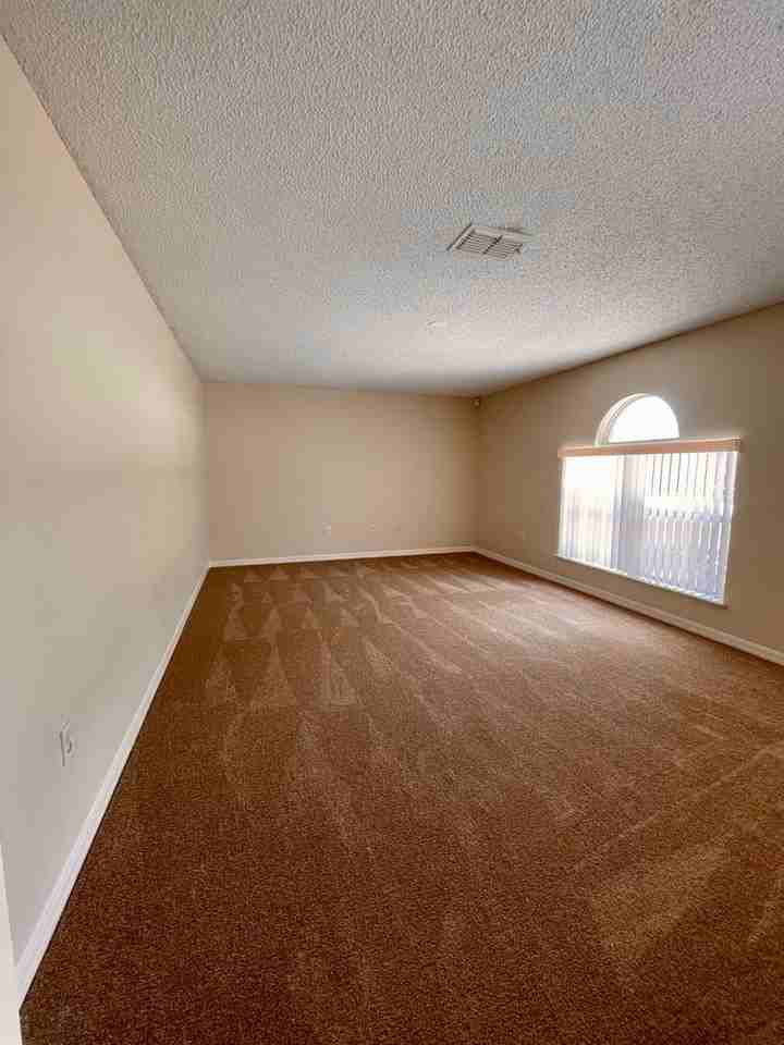 1304 Dover Dr - Photo 4 of 26