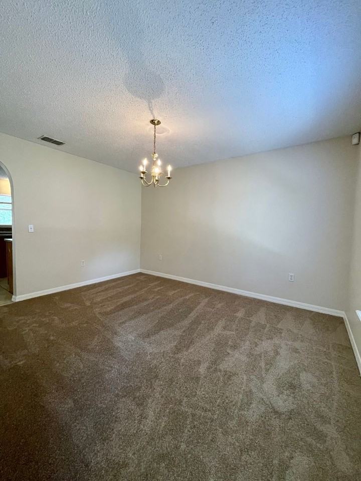 1304 Dover Dr - Photo 6 of 26