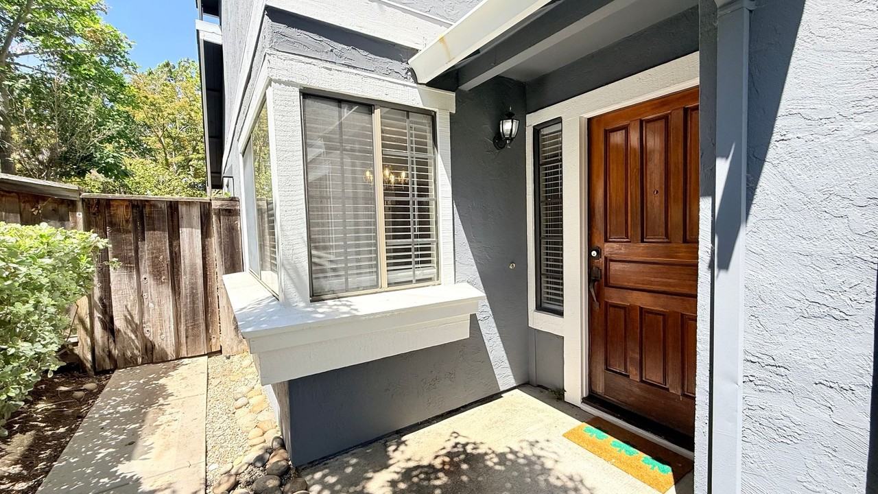 1100 Sunshine Cir - Photo 3 of 50