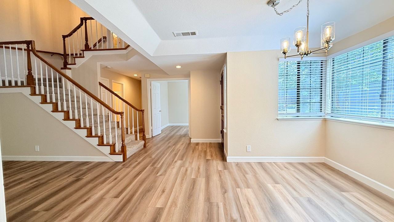 1100 Sunshine Cir - Photo 7 of 50
