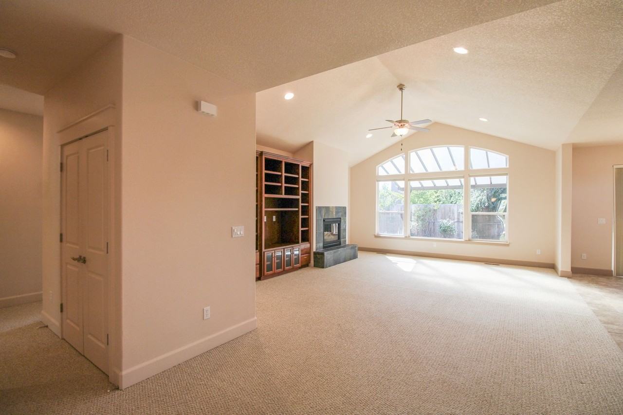 3091 Kurt Dr Nw - Photo 4 of 25