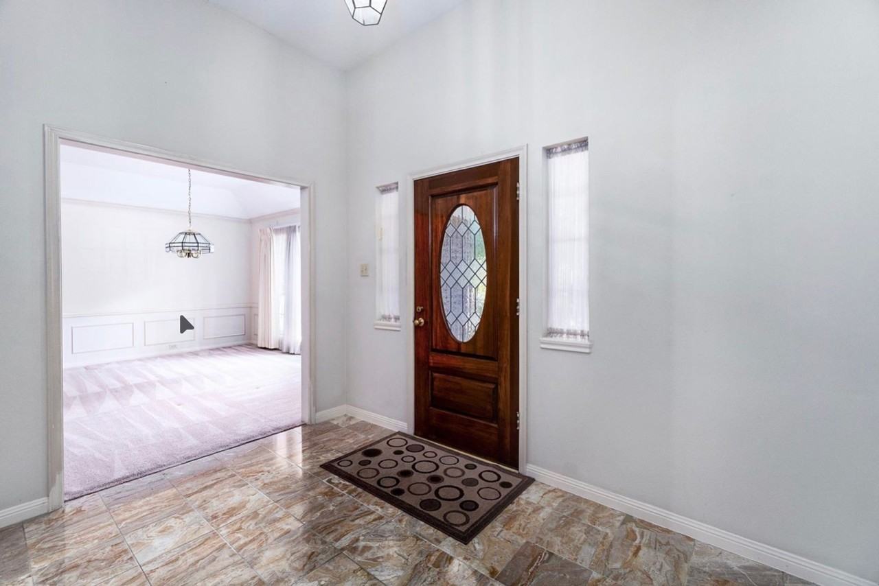 15406 Greenleaf Ln - Photo 2 of 6