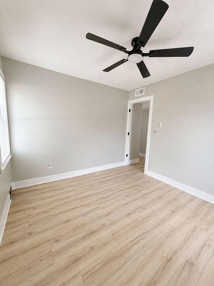 13741 W 10 Mile Rd - Photo 5 of 16