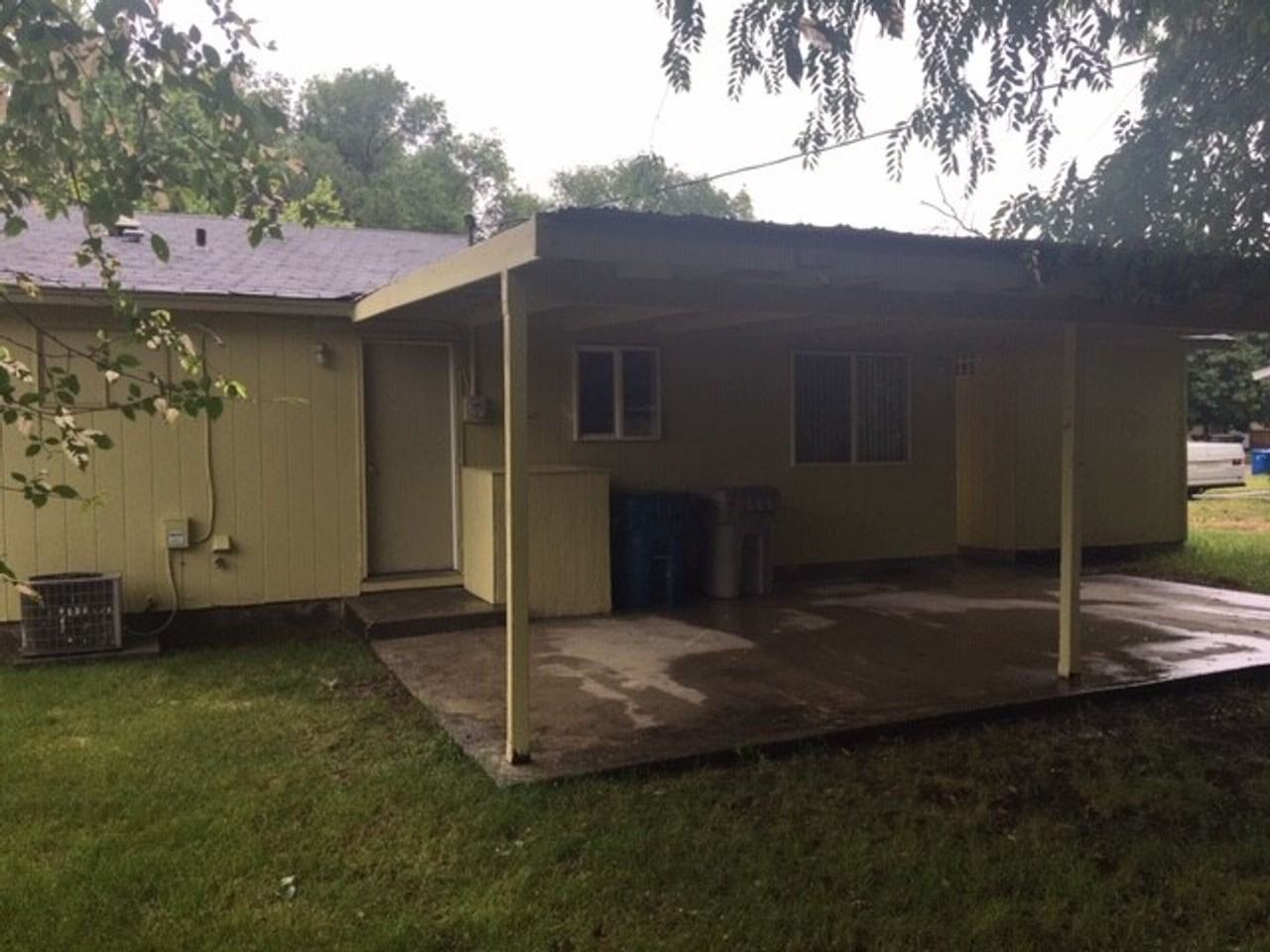 915 W Delaware Dr - Photo 3 of 14