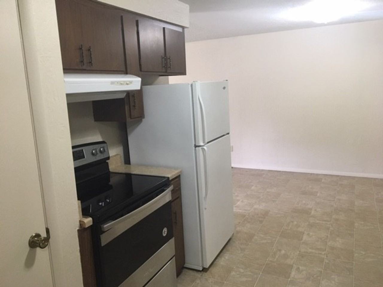 915 W Delaware Dr - Photo 4 of 14