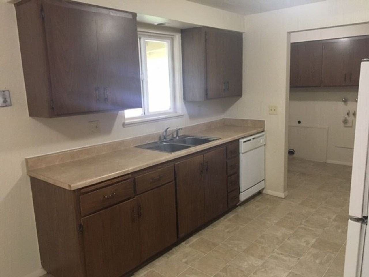 915 W Delaware Dr - Photo 5 of 14