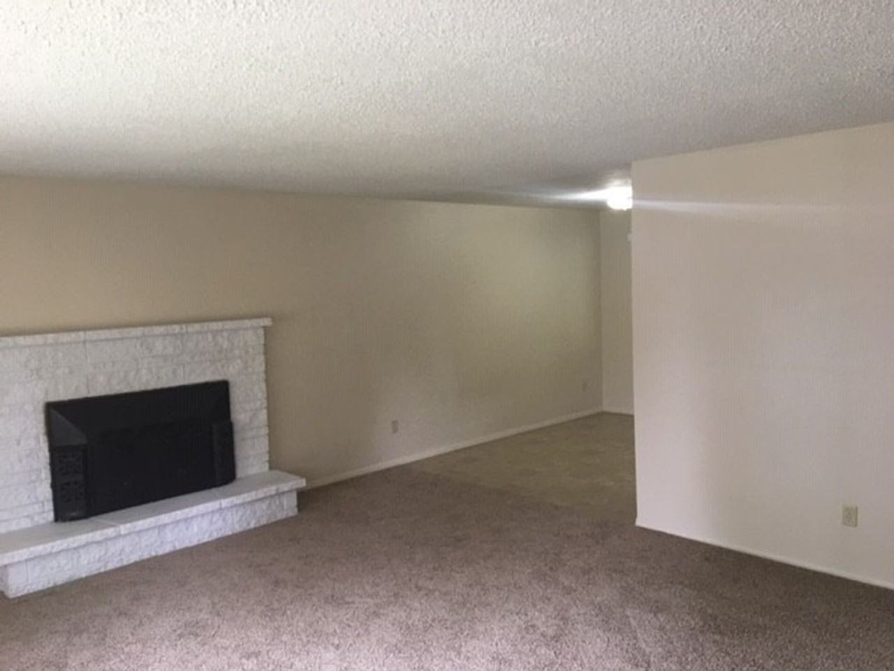 915 W Delaware Dr - Photo 7 of 14