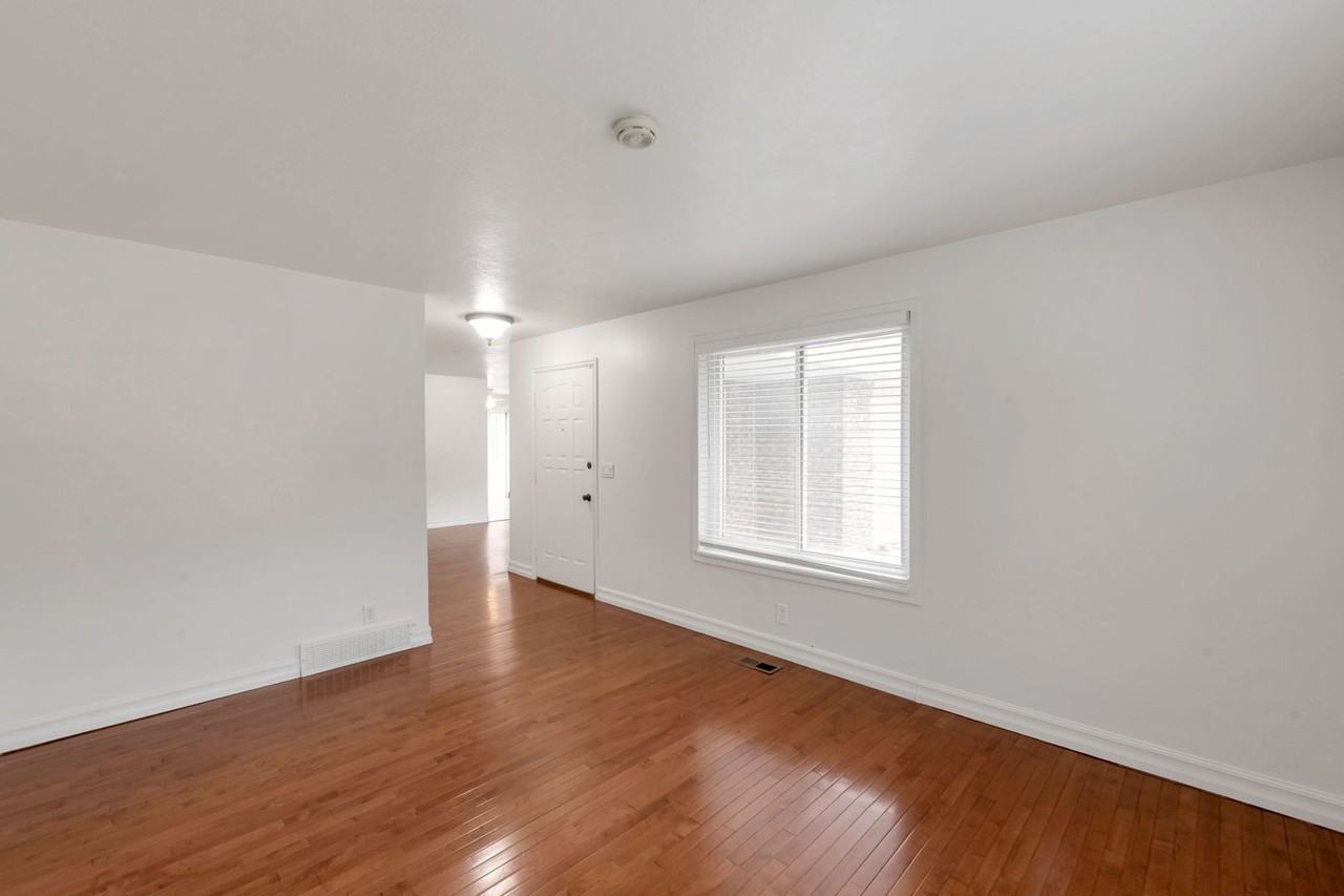 2237 E Karalee Way - Photo 3 of 36