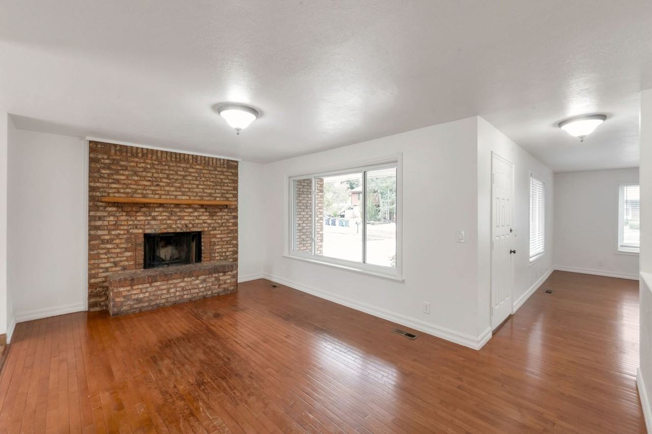 2237 E Karalee Way - Photo 4 of 36
