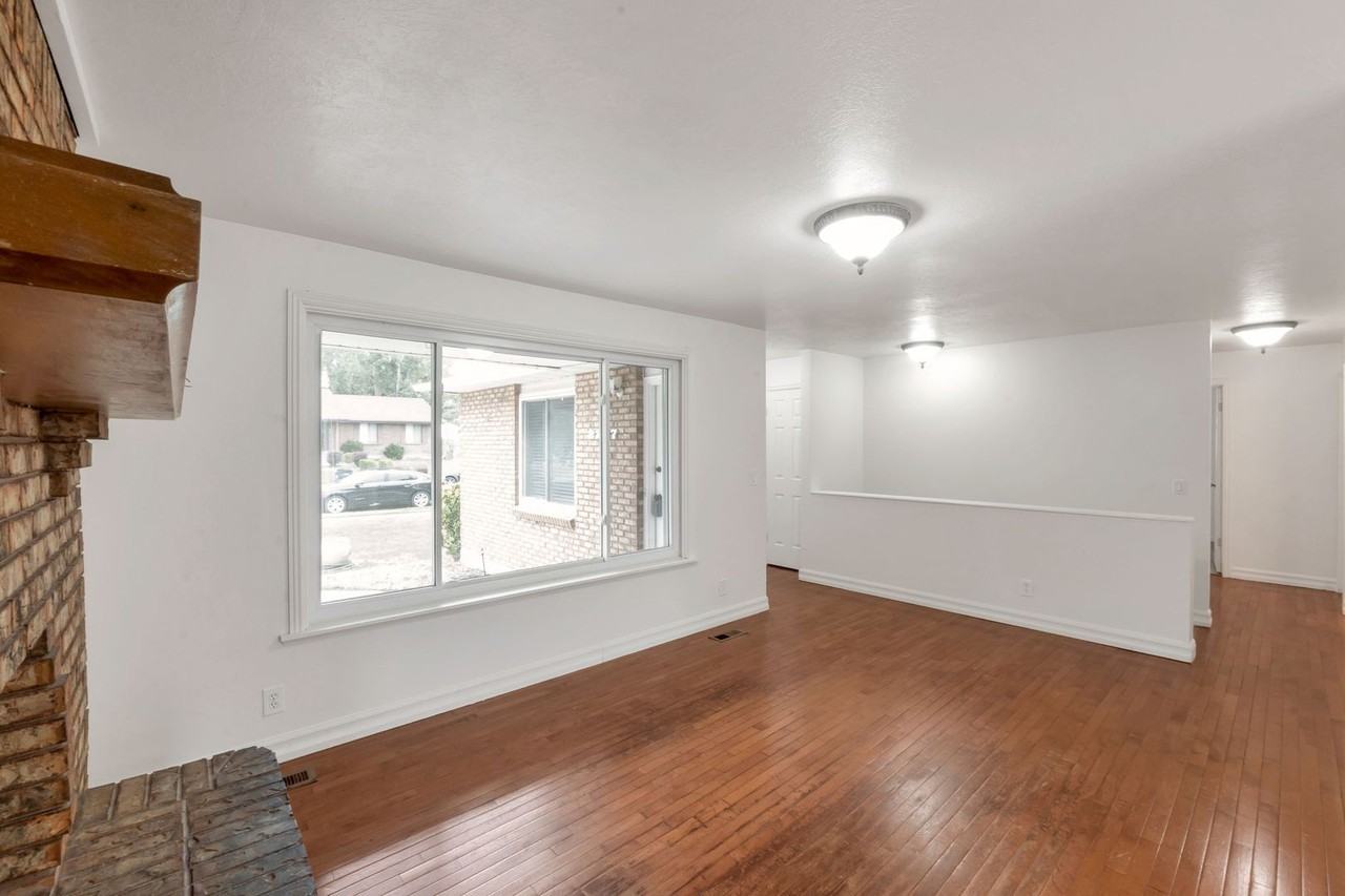 2237 E Karalee Way - Photo 5 of 36