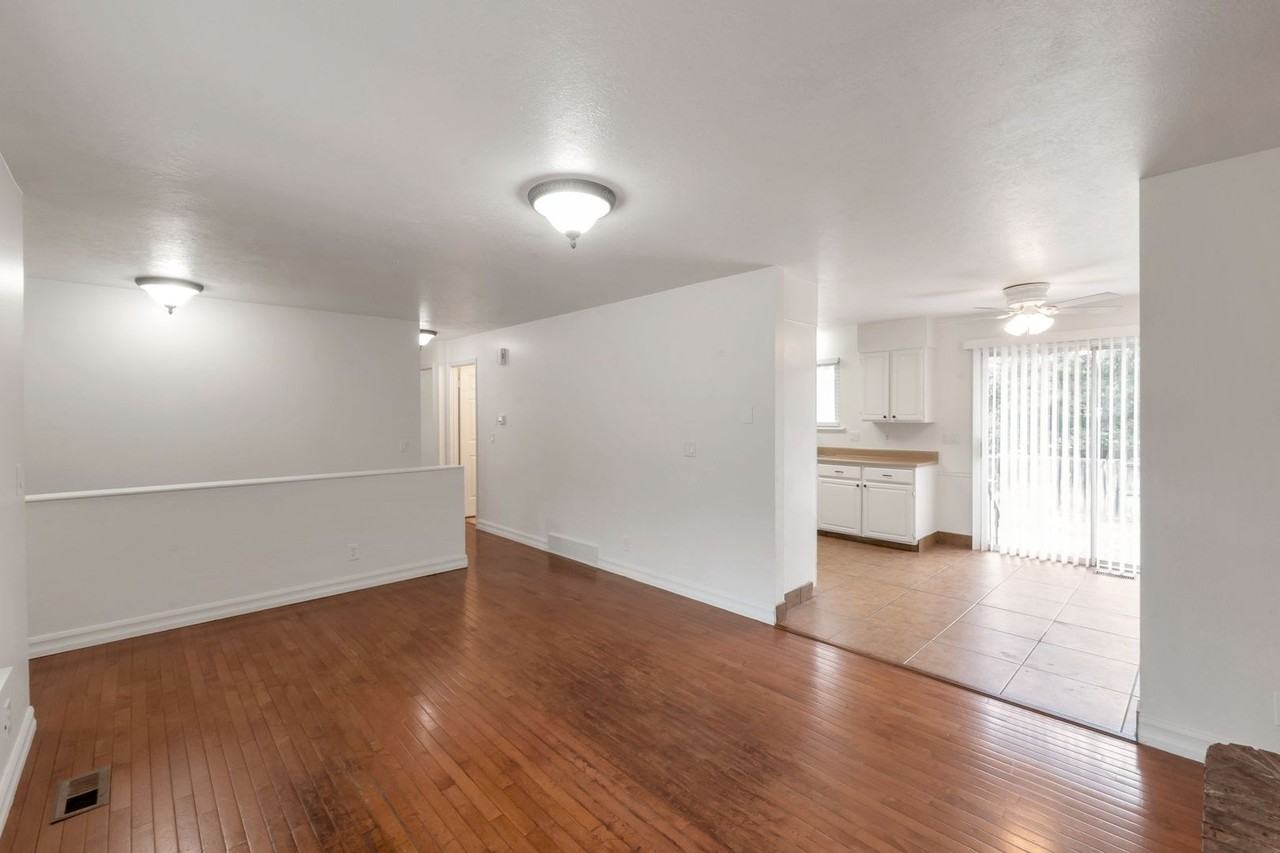 2237 E Karalee Way - Photo 6 of 36
