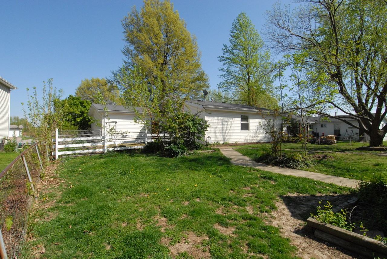 10 Jenny Lind Dr - Photo 4 of 26