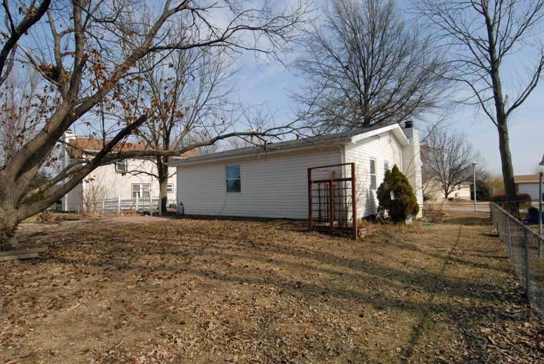 10 Jenny Lind Dr - Photo 7 of 26